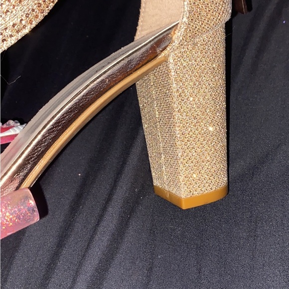 Gold t strap heels - Picture 4 of 5